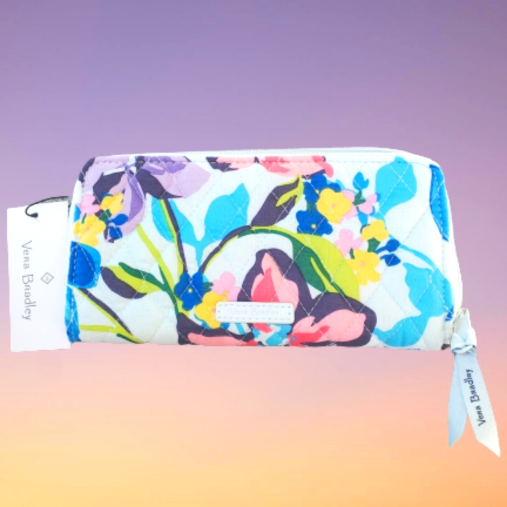 Vera Bradley floral quilted accordian zip around wallet, blue